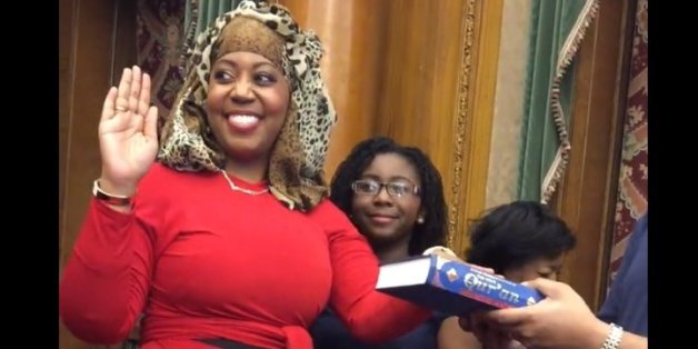 Une juge new-yorkaise prête serment sur le Coran et reçoit un torrent d'insultes islamophobes