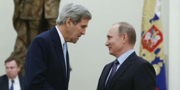Le secrétaire d'Etat américain John Kerry reçu par le président russe Vladimir Poutine le 15 décembre 2015 au Kremlin à Moscou