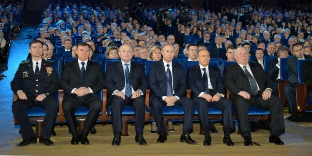 Vladimir Poutine (4eG) lors de la Journée des membres des services de sécurité russes (FSB), le 20 décembre 2015 à Moscou