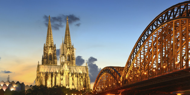 Köln ist trauriger Spitzenreiter bei den Schulden gesamt: Die Rhein-Metropole steht mit insgesamt fast fünf Milliarden Euro (4.930.626.302 Euro) in der Kreide.