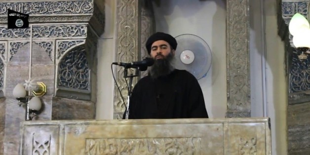 Capture d'écran d'une vidéo de propagande, diffusée le 5 juillet 2014 par al-Furqan, montrant le chef de l'organisation Etat islamique, Abou Bakr al-Baghdadi, à Mossoul