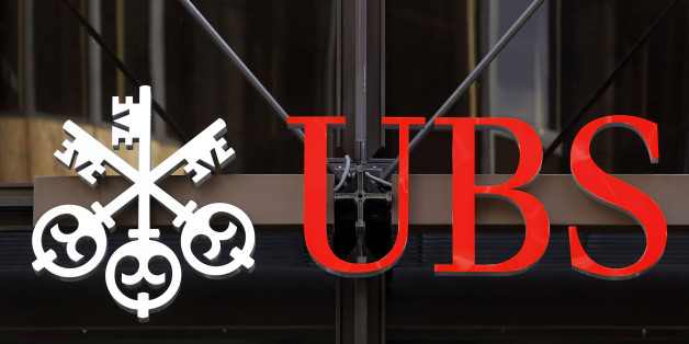 ARCHIV: A logo for Swiss bank UBS is seen outside one of their offices in the City of London (Foto vom 15.09.11) Die Schweizer Grossbank UBS hat trotz eines Milliardenverlusts durch unautorisierte Geschaefte eines ihrer Haendler im dritten Quartal noch einen Gewinn von 980 Millionen Franken (798,77 Millionen Euro) erwirtschaftet. Das teilte die Bank am Dienstag (25.10.11) in Zuerich mit. (zu dapd-Text) Foto: Sang Tan/AP/dapd