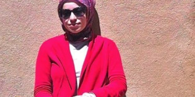 Eine Muslima servierte ihnen Kaffee. Die Reaktion der Gäste hat sie völlig überrascht