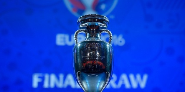 Le trophée de l'Euro-2016 lors du tirage au sort, le 12 décembre 2015 à Paris