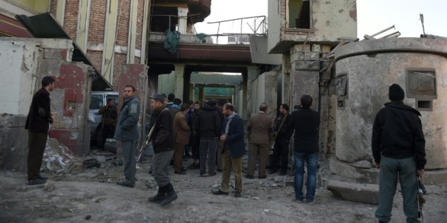 Des bâtiments détruits dans le quartier diplomatique de Kaboul le 12 décembre 2015 après une attaque des talibans