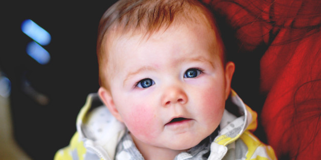 Der Grund, warum sich die Augenfarbe von Babys verändert