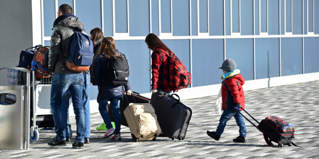 Eine Migranten-Familie bei der freiwilligen Ausreise