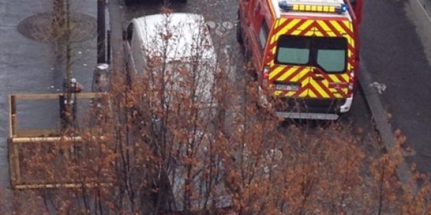 Un homme abattu par la police devant un commissariat de Paris