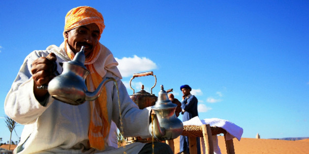 Cinq touristes mettent en scène leur périple au Maroc dans une vidéo de 2 minutes.