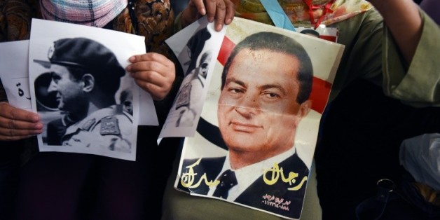 Des manifestants défilent pour soutenir l'ancien président égyptien Hosni Moubarak au Caire, le 5 novembre 2015