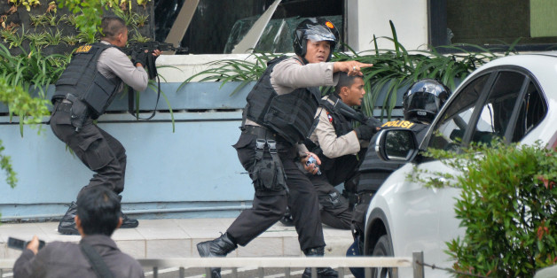 Un attentat à la bombe fait plusieurs morts à Jakarta, en Indonésie