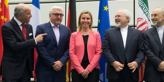 (g-d): les ministres des Affaires étrangères français Laurent Fabius et allemand, Frank-Walter Steinmeier, la chef de la diplomatie européenne Federica Mogherini, le ministre iranien des Affaires étrangères Mohammad Javad Zarif et le chef de l'organisation nucléaire iranienne Ali Akbar Salehi, le 14 juillet 2015 au siège de l'AIEA à Vienne