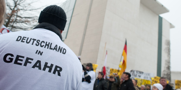 Unheimliche Versammlung: Die wahre Identität der 700 Menschen vor dem Kanzleramt