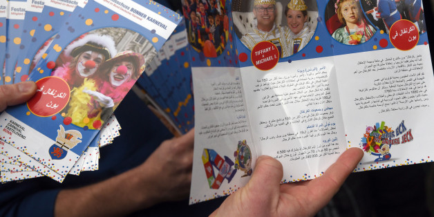 Mit diesen Flyern erklärt Bonn Flüchtlingen den Karneval