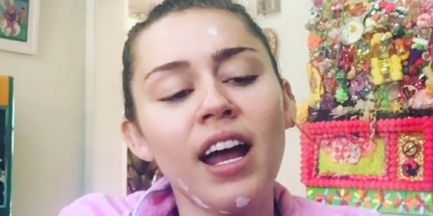 Miley mit Pickelcreme und neuem Lied
