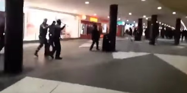 Maskierte Männer sollen gezielt Jagd auf Flüchtlinge gemacht haben.