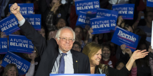 Bernie Sanders, bien ancré à gauche, a accroché Hillary Clinton dans l'Iowa