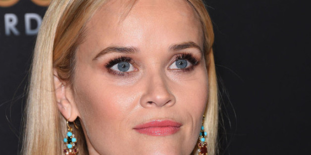 Reese Witherspoon steht bei der Oscar-Verleihung auf der Bühne
