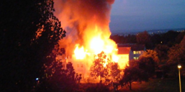 Lichterloh brennt ein Asylbewerberheim in Stuttgart-Sillenbuch
