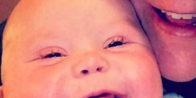 Eine Mutter entdeckte etwas Ungewöhnliches an ihren Babyfotos. Dann kam die Schock-Diagnose