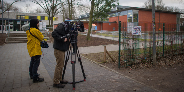 Ein Kamerateam am Ort der Entführung in Kiel