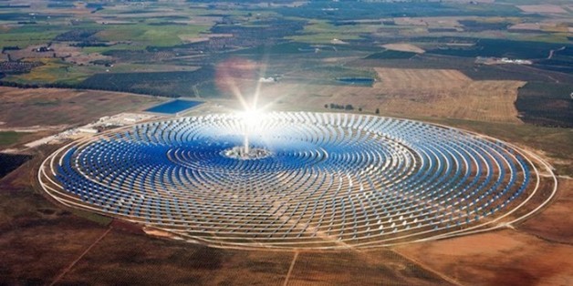 Le roi Mohammed VI inaugure la première centrale solaire Noor à Ouarzazate