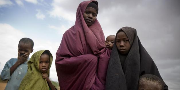 De achtjarige Halima Osman (tweede van links) en haar familie in het Dagahaley-vluchtelingenkamp, bij de Keniaans-Somalische grens. Het kamp maakt deel uit van de Dadaab-vluchtelingenkampen, die aan de rand van de stad Daadaab in het Keniaanse district Garissa liggen.<a href="http://www.giro555.nl/geef-nu/" rel="nofollow">www.giro555.nl/geef-nu/</a>© UNICEF