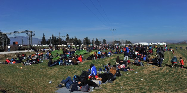 TOPSHOT - Migrant and refugees wait to cross the Greek - Macedonian border near the northern Greek village of Idomeni on February 3, 2016.
A bottleneck of around 7,000 refugees and migrants built up along Greece's border with Macedonia on Wednesday after a protest by Macedonian taxi drivers hampered their crossing, local police said. / AFP / SAKIS MITROLIDIS (Photo credit should read SAKIS MITROLIDIS/AFP/Getty Images)