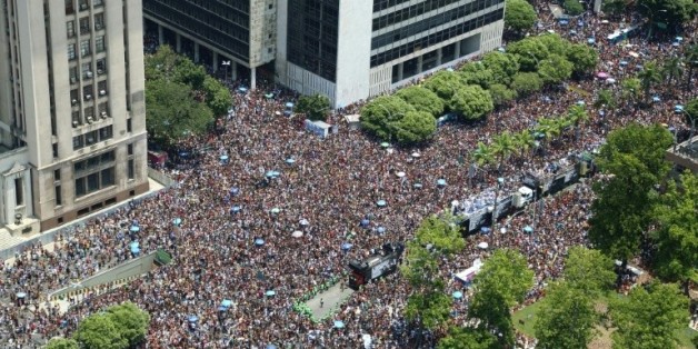 Le "bloco" (défilé de rue) du Cordao da Bola Preta, dans le centre ville de Rio de Janeiro, le 6 février 2016