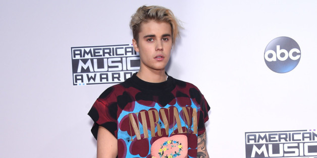 Justin Biber tritt bei den Grammys 2016 auf.
