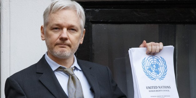 LONDON, ENGLAND - FEBRUARY 05: Wikileaks founder Julian Assange speaks from the balcony of the Ecuadorian embassy where he continues to seek asylum following an extradition request from Sweden in 2012, on February 5, 2016 in London, England. The United Nations Working Group on Arbitrary Detention has insisted that Mr Assange's detention should be brought to an end. (Photo by Tolga Akmen/Anadolu Agency/Getty Images)