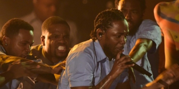 Kendrick Lamar sur la scène des Grammy Awards, le 15 février 2016 à Los Angeles