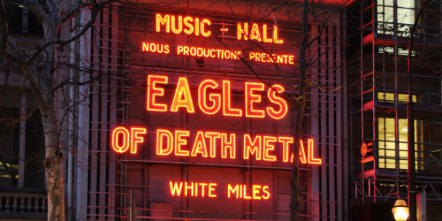 Im Pariser Olympia-Konzertsaal holten die Eagles of Death Metal ihr Konzert vom November nach, bei dem damals 90 Menschen durch einen Terroranschlag ums Leben gekommen waren