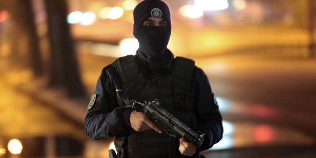 Ein Polizist nach dem Anschlag in Ankara