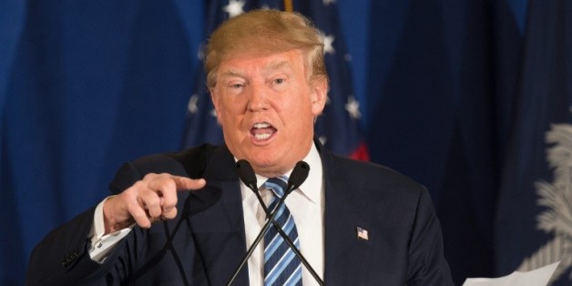Le candidat républicain Donald Trump répond au pape dans un communiqué qu'il lit le 17 février 2016 à Kiawah en Caroline du Sud