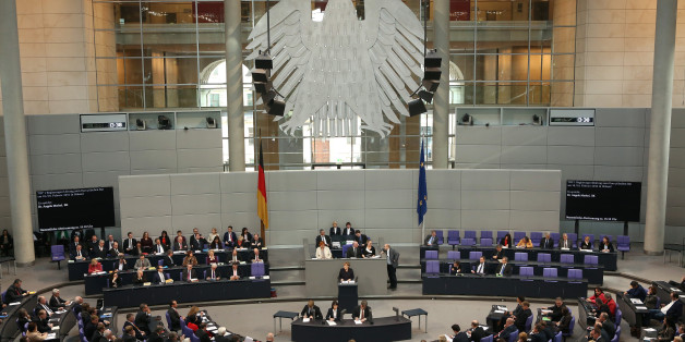 Die Opposition wirft der Regierung inhumanes Verhalten in Bezug auf das Asylpaket II vor.