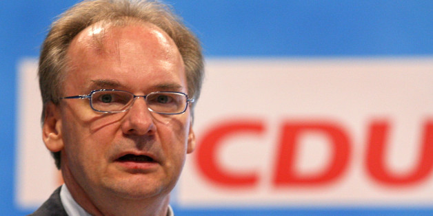 Reiner Haseloff, Wirtschaftsminister und stellvertretender CDU-Landesvorsitzender, spricht waehrend des Landesparteitages der CDU Sachsen-Anhalt in Halle am Samstag, 18. November 2006. Haseloff gilt als moeglicher Nachfolger von Ministerpraesident Boehmer. (AP Photo/Eckehard Schulz) --- Saxony-Anhalt's Economy minister Reiner Haseloff speaks during the party congress of the German Christian Democratic Union CDU of Saxony-Anhalt in Halle, eastern Germany, Saturday, Nov. 18, 2006. (AP Photo/Eckehard Schulz)