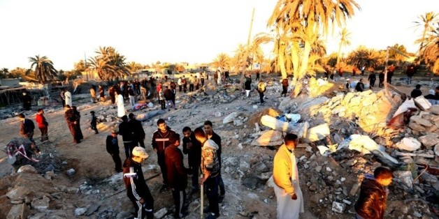 Décombres après un raid américain contre un site d'entraînement jihadiste près de la ville libyenne de Sabratha, le 19 février 2016