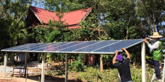An der Schule des "Solar-Mönch" lernen Kinder autarkes Leben