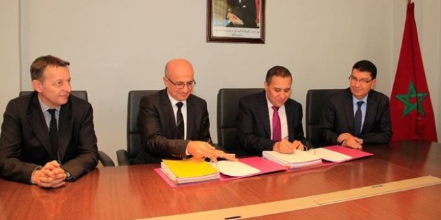 De gauche à droite, Luc Rudowski, directeur commercial de Thyssenkrupp (France), Samir Abiramia, président de Thyssenkrupp (France), El Hachmi Boutgueray, président-directeur général du groupe Anouar Invest, Abdellah Harma, directeur général de la société Atlantic Ciment