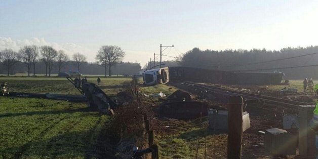 Au moins un mort et plusieurs blessés dans un accident de train à Dalfsen, aux Pays-Bas (PHOTOS)