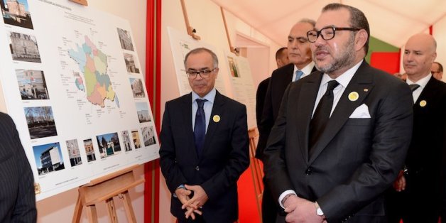 Mohammed VI visite le consulat d'Orly, en France (23 février 2016)