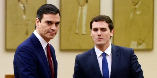 Pedro Sanchez(PSOE) et Albert Rivera (Ciudadanos) le 24 février 2016 au Parlement à Madrid