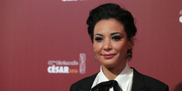 Loubna Abidar à son arrivée sur le tapis rouge des César