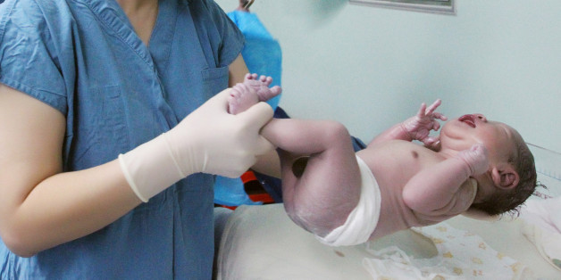 Dieses neugeborene Baby ist 12 Jahre alt