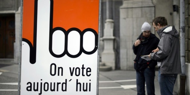 Panneau incitant à voter, lors d'une élection le 18 octobre 2015 à Fribourg en Suisse