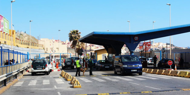 Un Marocain tente de passer de force à Sebta en voiture
