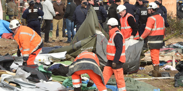 Le démantèlement de la "jungle" de Calais a commencé