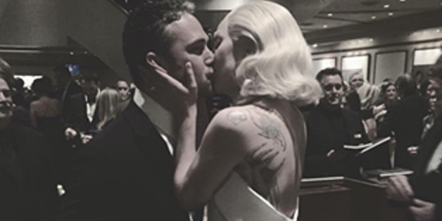 Inniger Kuss_ Lady Gaga und Verlobter Taylor Kinney