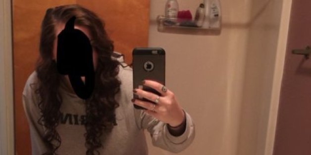 Peinliches Detail: Erst hinterher merkt sie, was auf dem Bild zu sehen ist